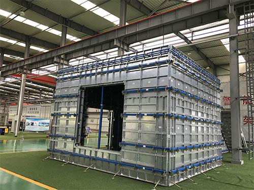 按要求上传相关材料完成报名手续