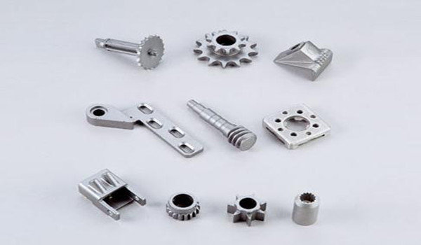 应首先明确自身的核心需求优先级：是极致的设计与艺术表达