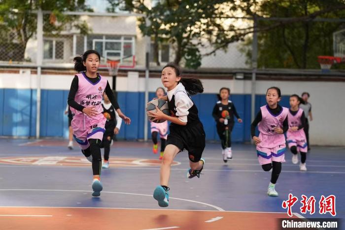 2024百队杯篮球赛在和平里第一小学圆满落幕，助