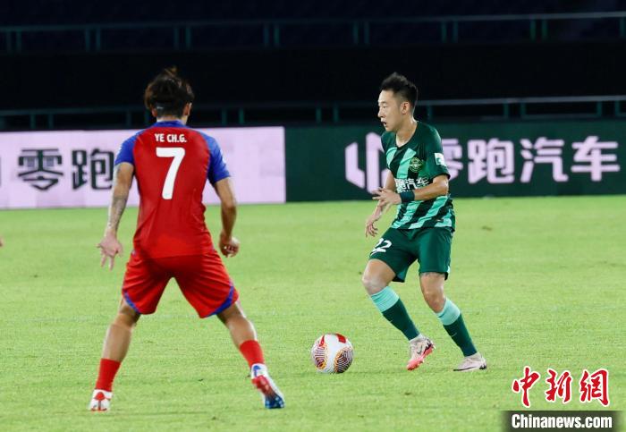 新晋国脚程进：用行动证明自己 让更多孩子爱上