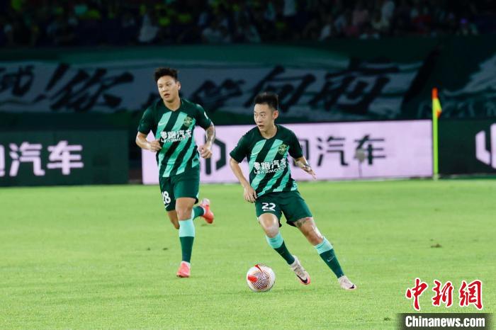 新晋国脚程进：用行动证明自己 让更多孩子爱上