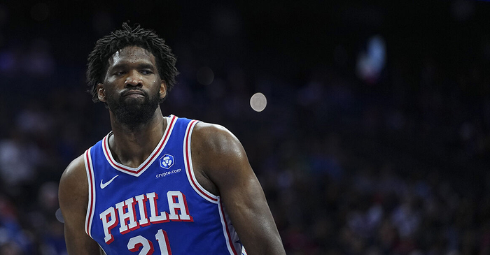 76人狂胜公牛47分 恩比德伤情成焦点