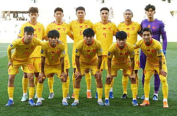 国足0-2负喀麦隆 战术磨砺成关键成长契机