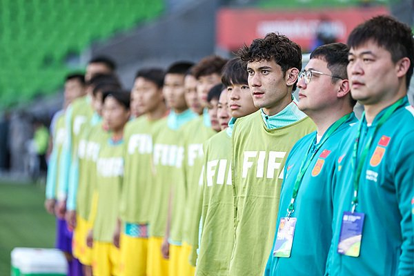 国足0-2负喀麦隆 战术磨砺成关键成长契机