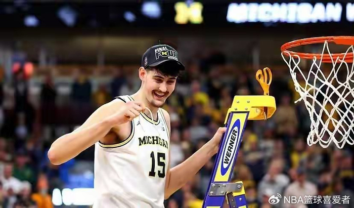 23岁前锋一记三分球逆转乾坤 密歇根大学险胜康