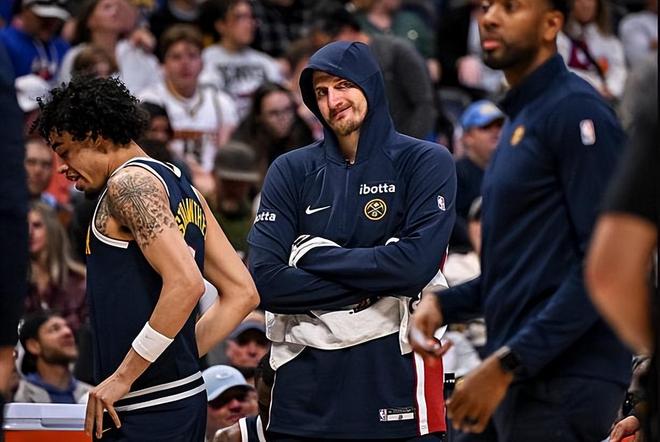 约基奇三双引领掘金10连胜 西部三强格局成型