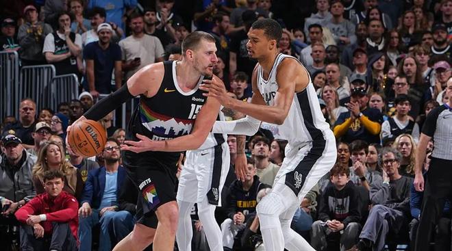 约基奇三双引领掘金10连胜 西部三强格局成型