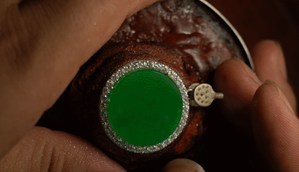 陈梦巴黎奥运女单卫冕 翡翠吊坠设计引热议