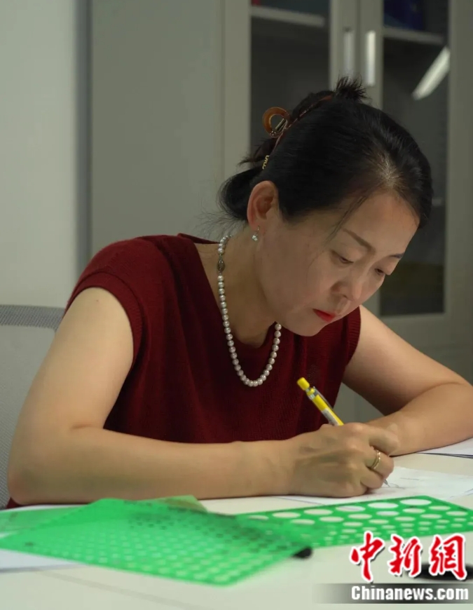 陈梦巴黎奥运女单卫冕 翡翠吊坠设计引热议