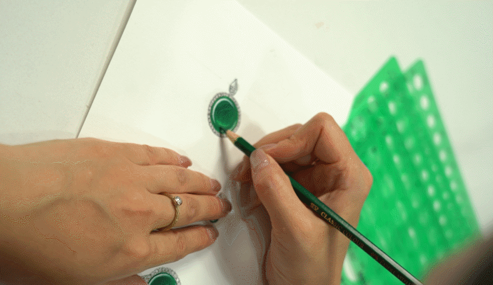 陈梦巴黎奥运女单卫冕 翡翠吊坠设计引热议