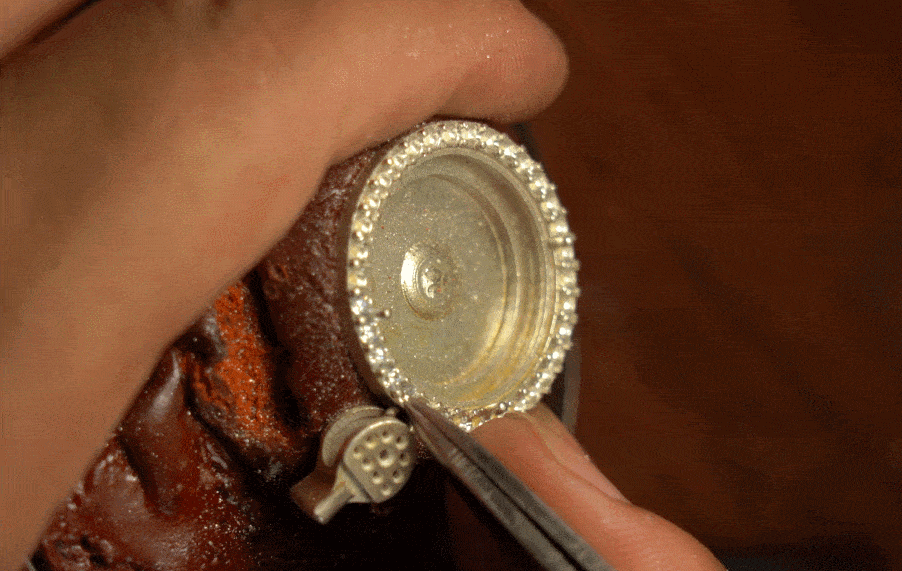 陈梦巴黎奥运女单卫冕 翡翠吊坠设计引热议