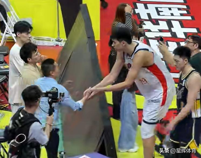徐昕13+11助龙狮逆转晋级 情商高获广东管理层关